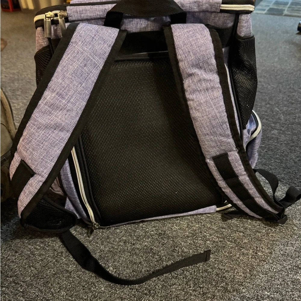 Expandable pet carrier backpack New without tags Grey and black